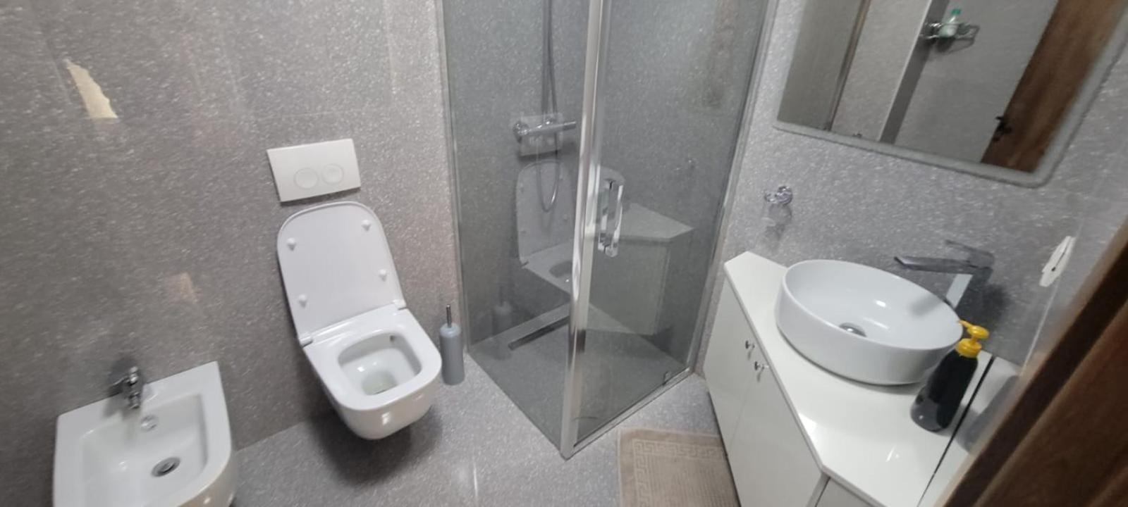 Opera Appartment Tirana Esterno foto